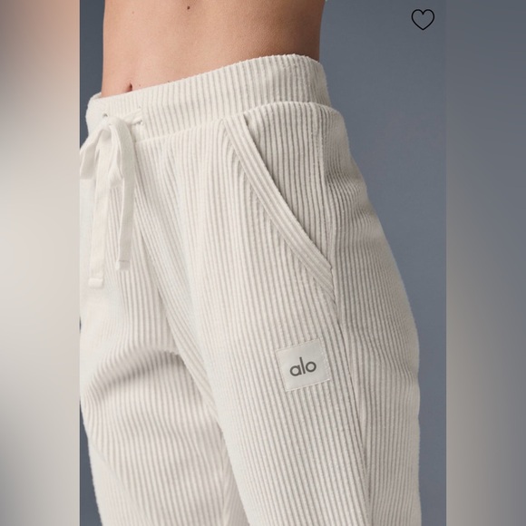 ALO Yoga Pants - Alo Yoga NWOT Muse Sweatpants Ivory Size L